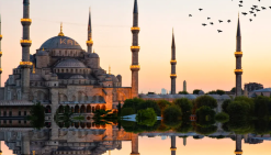 تركيا تستهدف 63 مليار دولار من إيرادات السياحة في 2025